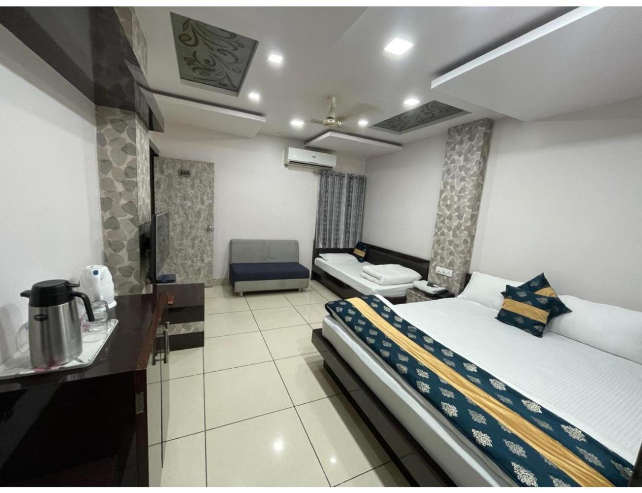 Hotel Surbhi Palace, Gadarwara Екстер'єр фото